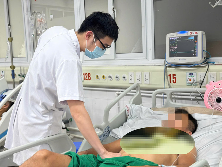 Bệnh nhân mắc uốn ván nằm điều trị tại Bệnh viện Bệnh Nhiệt đới Trung ương.