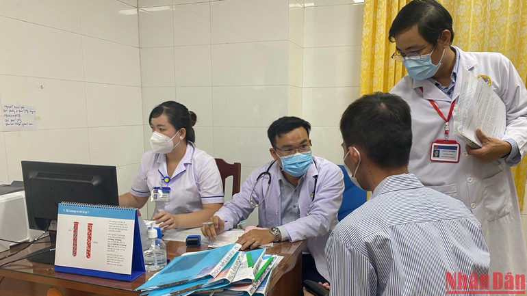 HIV tấn công người trẻ trong nhóm tình dục đồng giới nam ảnh 1