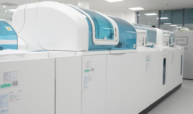 Trung tâm Xét nghiệm Medlatec Việt Nam đáp ứng nhanh chóng, chính xác gần 2.000 danh mục xét nghiệm từ cơ bản đến chuyên sâu. Trung tâm Xét nghiệm Medlatec Việt Nam đáp ứng nhanh chóng, chính xác gần 2.000 danh mục xét nghiệm từ cơ bản đến chuyên sâu.