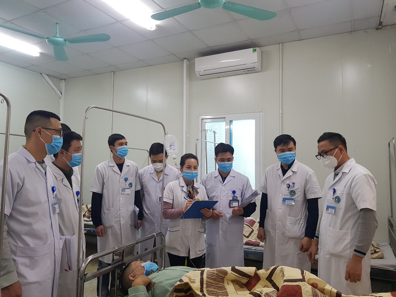 Trong giai đoạn dịch Covid-19 lưu hành, bệnh viện vừa bảo đảm chăm sóc người bệnh Covid-19, vừa thực hiện khám chữa bệnh cho dân thường.