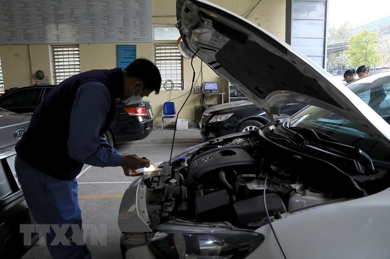 Kiểm tra hoạt động động cơ máy móc, bảo đảm an toàn khi vận hành trên đường của các phương tiện tại Trung tâm đăng kiểm xe cơ giới số 29.03V.