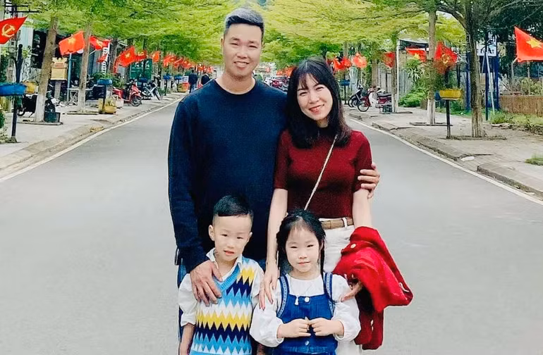 Gia đình anh Nam hạnh phúc chào đón 2 con nhỏ.