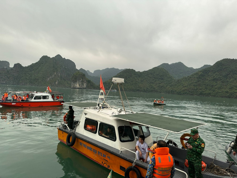 Toàn cảnh vụ máy bay trực thăng gặp nạn trên Vịnh Hạ Long ảnh 27