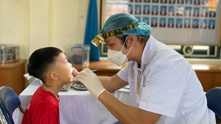 Khám sức khỏe cho trẻ em trên địa bàn tỉnh.