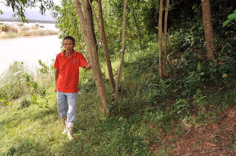 Bờ sông Ba đoạn qua thôn Cẩm Thạch, xã Hòa Định Tây (huyện Phú Hòa) là một trong những điểm sạt lở nghiêm trọng, cần được xây kè bảo vệ.