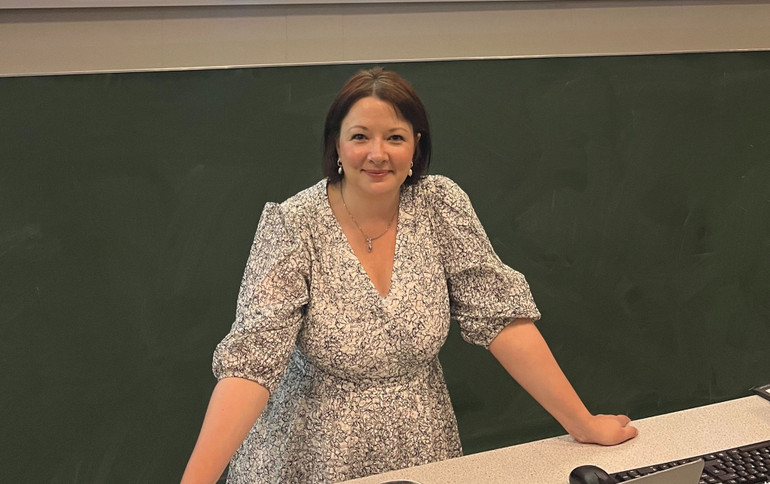 Giáo sư Marina Freitag, chuyên gia về năng lượng tới từ Đại học Newcastle, Anh, lần đầu đến với Việt Nam để tham dự Tọa đàm “Khoa học vì Cuộc sống”.