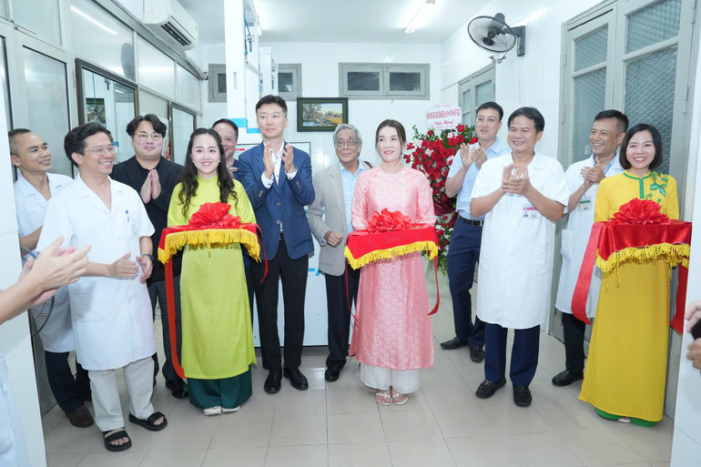 Khai trương Đơn vị mô phỏng bằng hệ thống robot được đặt tại Trung tâm Phục hồi chức năng.