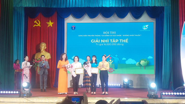 2 giải Nhì tập thể được trao cho Hội Liên hiệp phụ nữ tỉnh Bình Dương và Hội Liên hiệp phụ nữ Thành phố Hồ Chí Minh.