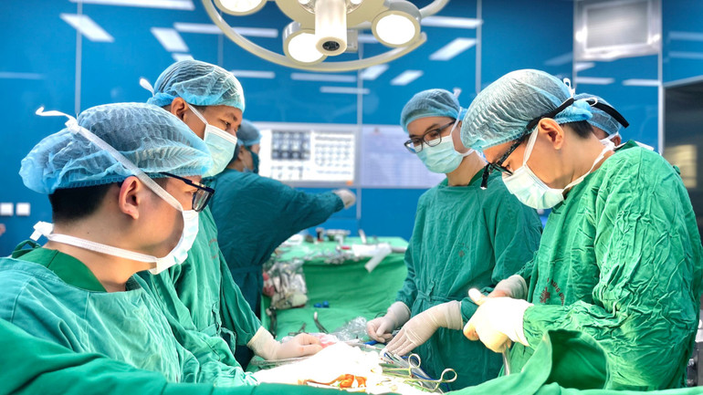 Ca phẫu thuật diễn ra trong 8 giờ.