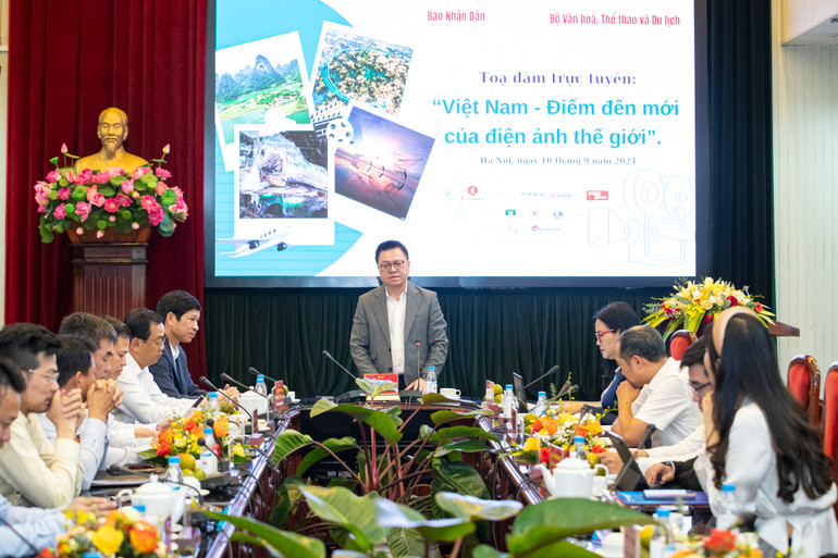 Đồng chí Lê Quốc Minh phát biểu kết luận tọa đàm.