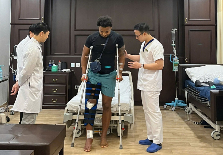 Xuân Son đang tập những "bước đi đầu tiên".