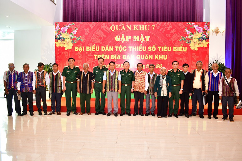 Các đại biểu tham gia buổi gặp mặt.