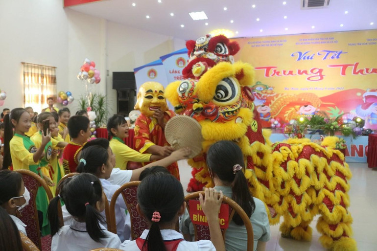 Hà Nam tổ chức trung thu cho các cháu có hoàn cảnh khó khăn.