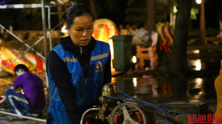 Công tác chỉnh trang, hoàn thiện cơ sở hạ tầng đón tiếp du khách được triển khai khẩn trương ngày đêm. Công tác chỉnh trang, hoàn thiện cơ sở hạ tầng đón tiếp du khách được triển khai khẩn trương ngày đêm.