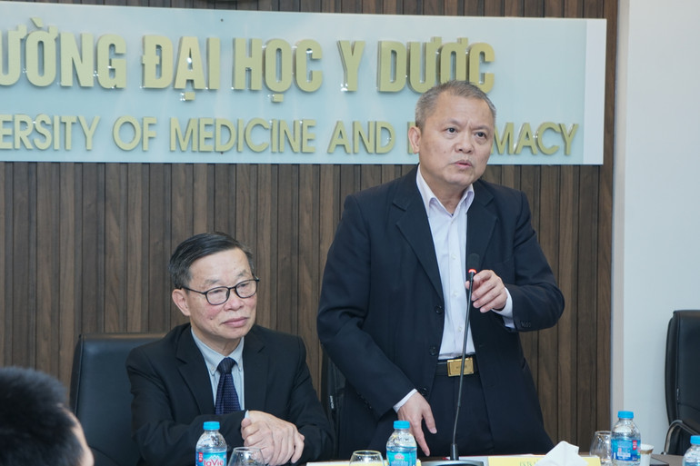 Giáo sư, Tiến sĩ Lê Ngọc Thành, Hiệu trưởng Trường Đại học Y dược, Đại học Quốc gia Hà Nội phát biểu.