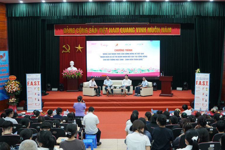 Chương trình thu hút sự quan tâm của rất nhiều sinh viên.