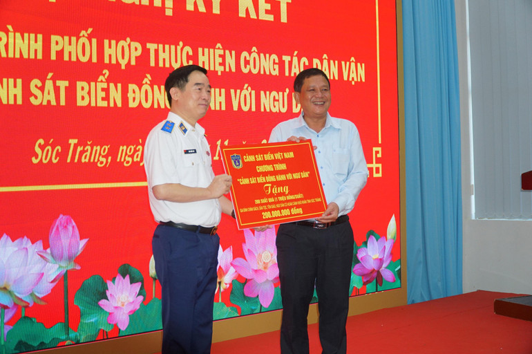 Triển khai Chương trình “Cảnh sát biển đồng hành với ngư dân” tại Sóc Trăng ảnh 1