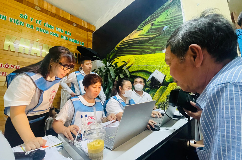 Công tác tiếp đón được chuẩn bị chu đáo, bảo đảm bất kỳ người dân nào tới khám cũng sẽ được khám, siêu âm cẩn thận. Công tác tiếp đón được chuẩn bị chu đáo, bảo đảm bất kỳ người dân nào tới khám cũng sẽ được khám, siêu âm cẩn thận.