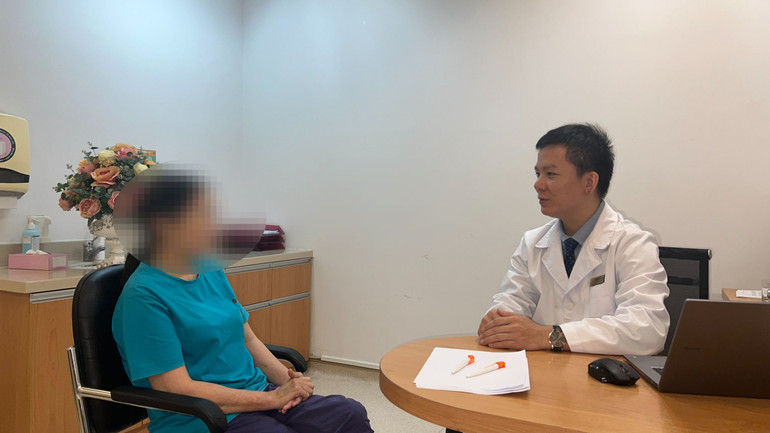 Thạc sĩ, bác sĩ Đào Đức Dũng - phẫu thuật viên chính của ca mổ chia sẻ về ca phẫu thuật. Thạc sĩ, bác sĩ Đào Đức Dũng - phẫu thuật viên chính của ca mổ chia sẻ về ca phẫu thuật.