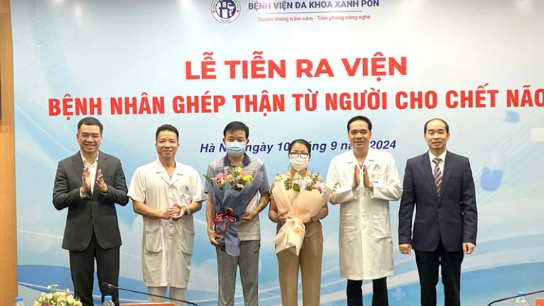 Người bệnh được ghép thận khỏe mạnh xuất viện.