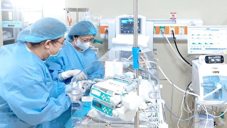 Em bé được chăm sóc đặc biệt tại Trung tâm Sơ sinh.
