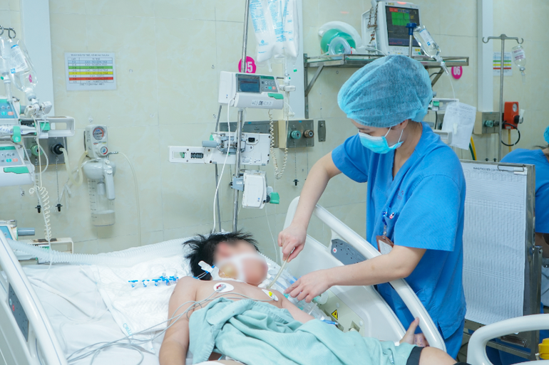 Sau 4 ngày điều trị, hiện sức khỏe của bệnh nhi đã ổn định. Sau 4 ngày điều trị, hiện sức khỏe của bệnh nhi đã ổn định.