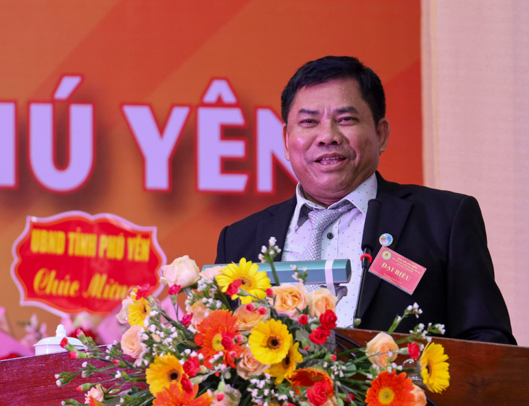 Đồng chí Y Thông, Thứ trưởng, Phó Chủ nhiệm Ủy ban Dân tộc phát biểu chỉ đạo Đại hội đại biểu các dân tộc thiểu số tỉnh Phú Yên lần thứ IV. Đồng chí Y Thông, Thứ trưởng, Phó Chủ nhiệm Ủy ban Dân tộc phát biểu chỉ đạo Đại hội đại biểu các dân tộc thiểu số tỉnh Phú Yên lần thứ IV.