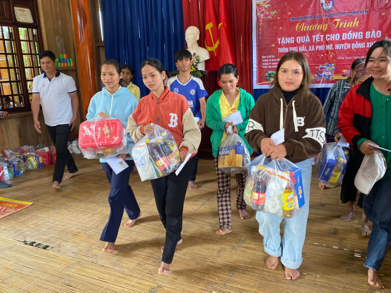 Trong điều kiện còn khó khăn, nhưng người dân vùng cao thôn Phú Hải, xã Phú Mỡ luôn đoàn kết, vươn lên, ổn định chính trị, đảm bảo trật tự an toàn xã hội buôn làng.