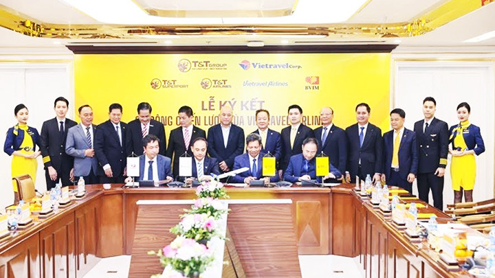 T&T Airlines, T&T SuperPort, Quỹ BVIM và Tập đoàn Vietravel ký kết hợp đồng chuyển nhượng cổ phần tại Vietravel Airlines. T&T Airlines, T&T SuperPort, Quỹ BVIM và Tập đoàn Vietravel ký kết hợp đồng chuyển nhượng cổ phần tại Vietravel Airlines.