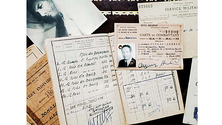 Bộ hồ sơ của cựu binh Alexandre Donoso trong Chiến tranh Đông Dương. Ảnh: LE MONDE