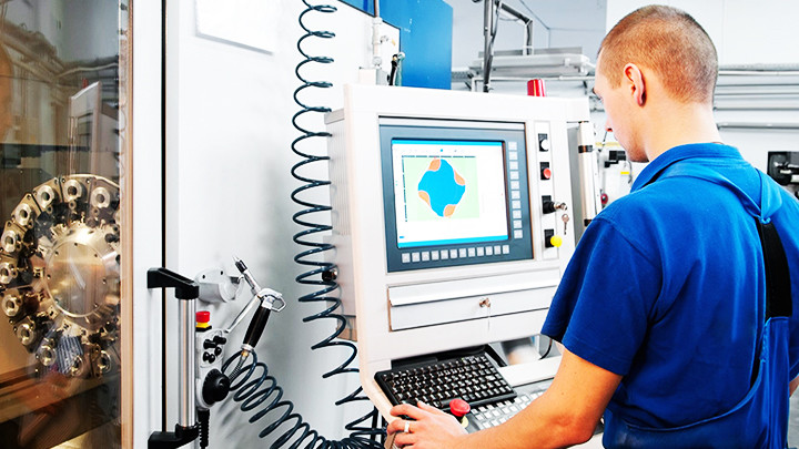 Tự động hoá và AI góp phần khiến tỷ lệ thu nhập từ lao động giảm. Ảnh: ENGINEER LIVE