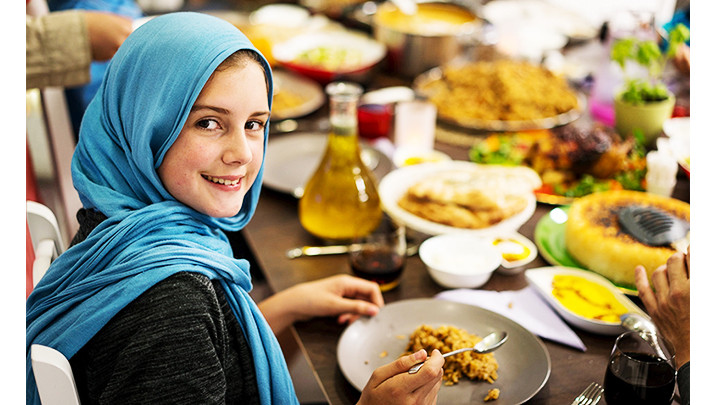 Người Hồi giáo có những tiêu chuẩn riêng biệt về thực phẩm.Ảnh: AP