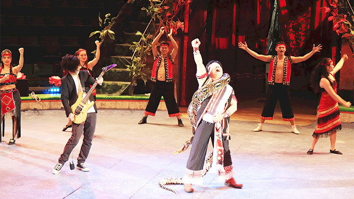 Tiết mục kết hợp giữa xiếc với nhạc rock để lại nhiều dấu ấn. Ảnh: LĐXVN Tiết mục kết hợp giữa xiếc với nhạc rock để lại nhiều dấu ấn. Ảnh: LĐXVN