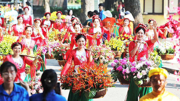 Rực rỡ trong sắc thu. Rực rỡ trong sắc thu.