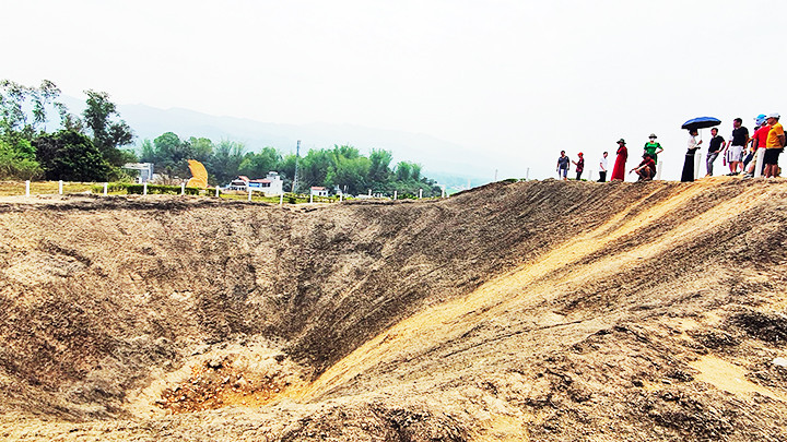 Hố bộc phá trên đồi A1, đòn quyết định tạo nên chiến thắng với gần 1 tấn thuốc nổ.