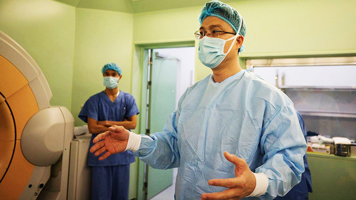 Chuẩn bị trước khi vào phòng mổ. Chuẩn bị trước khi vào phòng mổ.