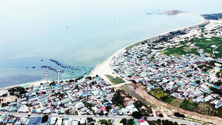 Làng biển Thái An nhìn từ trên cao.