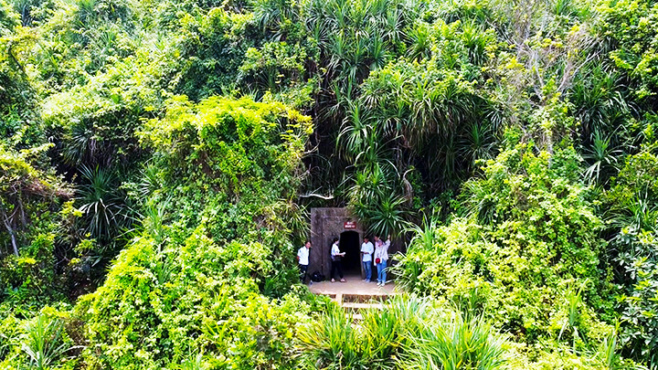 Địa đạo gồm 13 cửa ra vào, trong đó có 7 cửa thông ra biển.