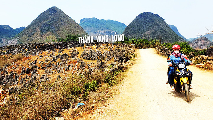 Di tích Thành Vàng Lồng nằm trên cao nguyên đá Tả Phìn. Di tích Thành Vàng Lồng nằm trên cao nguyên đá Tả Phìn.