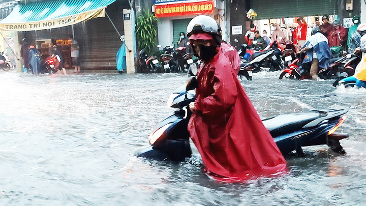 Sụt lún nền đất cũng là một trong những nguyên nhân góp phần gây ngập nước tại Thành phố Hồ Chí Minh.
