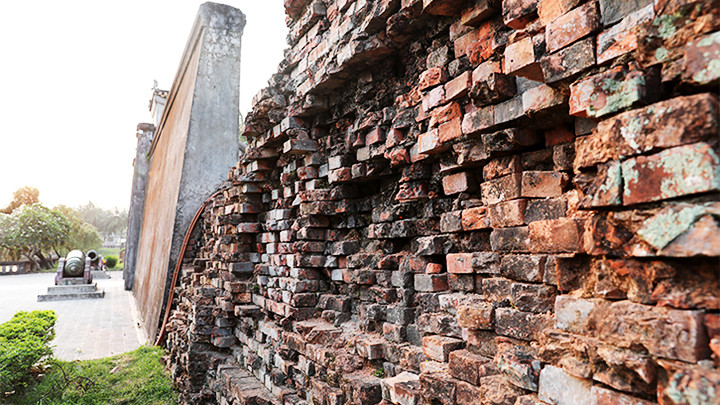 Một đoạn tường Thành cổ Quảng Trị.