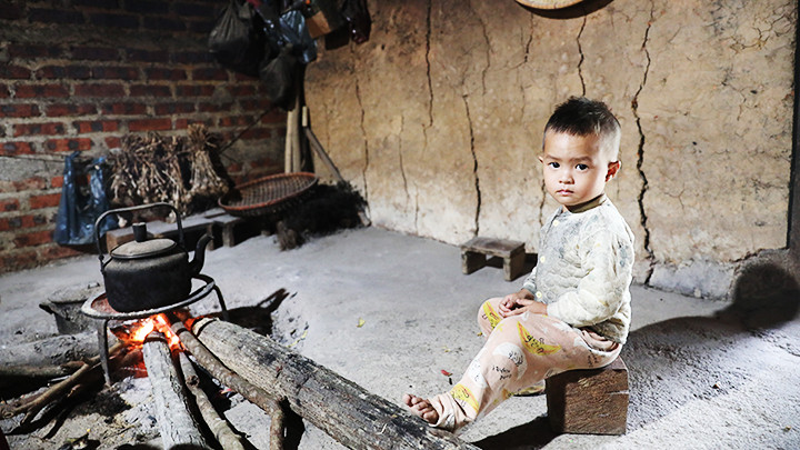 Bên bếp ấm. Bên bếp ấm.