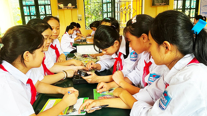 Học sinh Trường dân tộc nội trú huyện Văn Chấn (Yên Bái) trong giờ thực hành.Ảnh: THANH SƠN Học sinh Trường dân tộc nội trú huyện Văn Chấn (Yên Bái) trong giờ thực hành.Ảnh: THANH SƠN