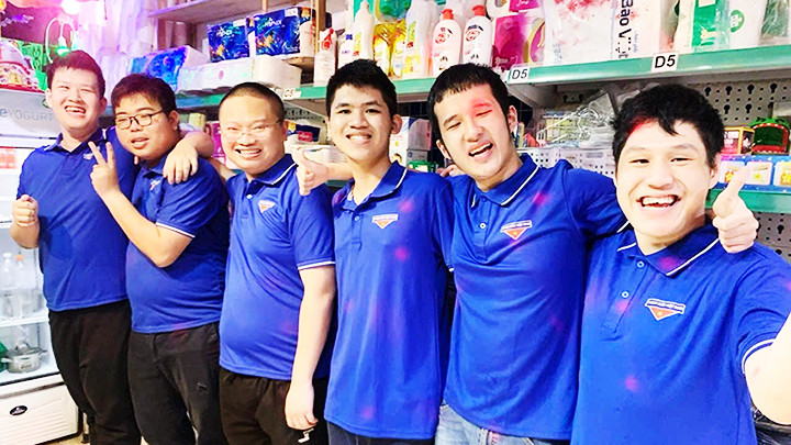 Các bạn trẻ là nhân viên mô hình VAPs thỉnh thoảng lại thay trang phục vào các dịp đặc biệt.