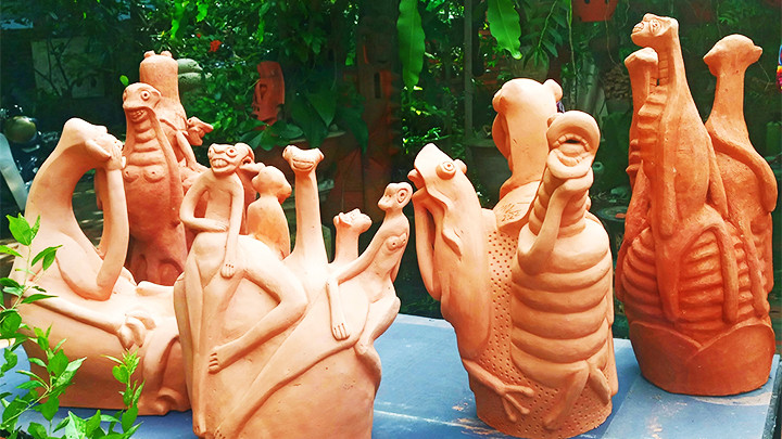 Tác phẩm “Chuyện kể về lưỡng cư”, gốm.