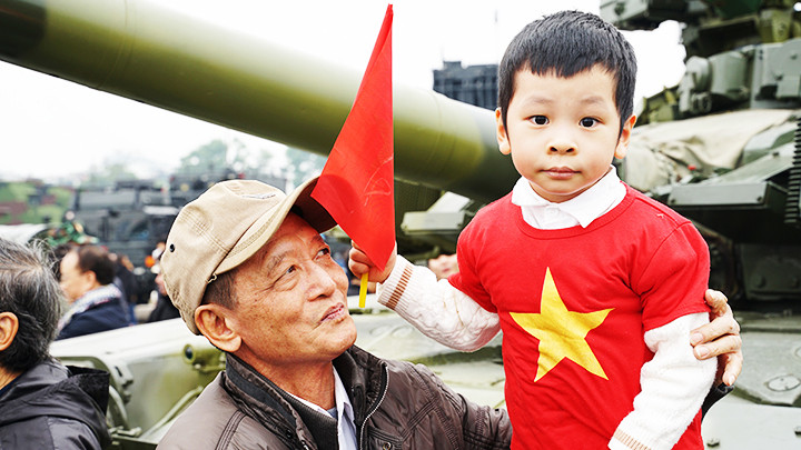 Triển lãm thu hút nhiều thế hệ đến tham quan.