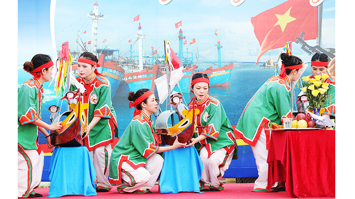 Nét văn hóa tâm linh đẹp đẽ của người dân đảo Lý Sơn. Nét văn hóa tâm linh đẹp đẽ của người dân đảo Lý Sơn.