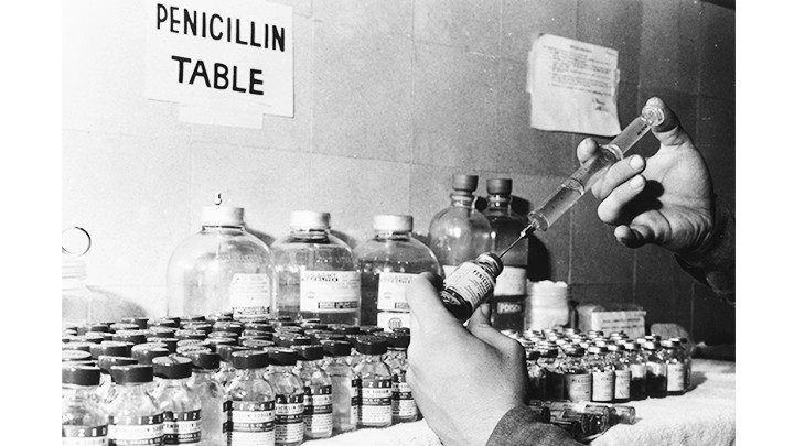 Penicillin được sản xuất đại trà giúp cứu sống hàng triệu sinh mạng. Ảnh: GETTY IMAGES