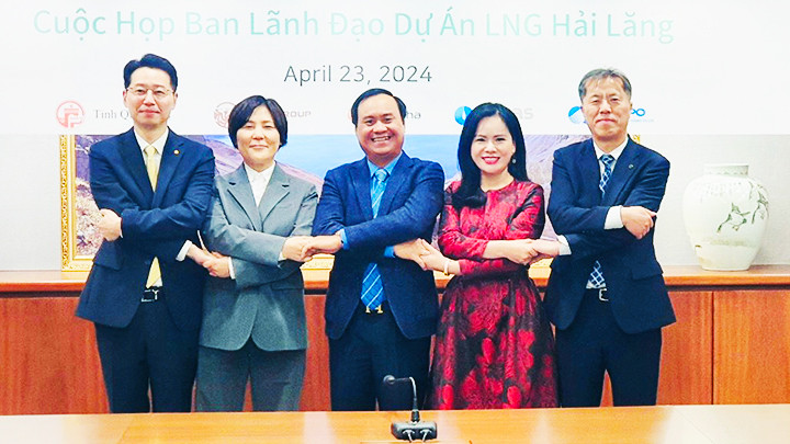 Lãnh đạo tỉnh Quảng Trị làm việc với liên danh nhà đầu tư T&T Group, Hanwha, KOGAS, KOSPO về việc đẩy nhanh tiến độ dự án LNG Hải Lăng, giai đoạn 1 - 1.500 MW. Lãnh đạo tỉnh Quảng Trị làm việc với liên danh nhà đầu tư T&T Group, Hanwha, KOGAS, KOSPO về việc đẩy nhanh tiến độ dự án LNG Hải Lăng, giai đoạn 1 - 1.500 MW.