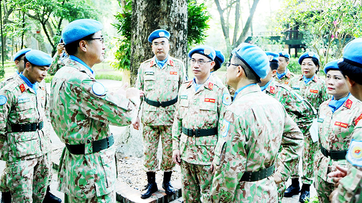 Kể lại kỷ niệm xưa.